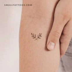 Fine Line Wreath Temporary Tattoo (Set Of 3)
