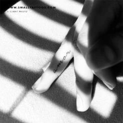 'Amor' Temporary Tattoo (Set Of 3) -Da Vinci Shop amor tatteco st client photo