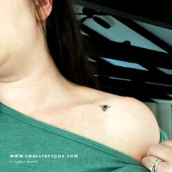 Bee Temporary Tattoo (Set Of 3) -Da Vinci Shop bee tatteco temporary tattoo client photo