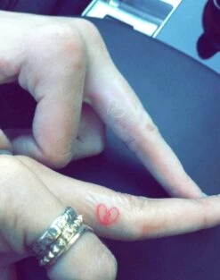 Small Red Broken Heart Temporary Tattoo (Set Of 3) -Da Vinci Shop l 18c013c5 159e 401c b5e3 e7767e016d5b